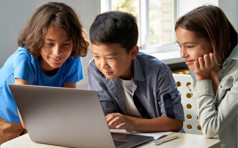 kids in classroom on computer