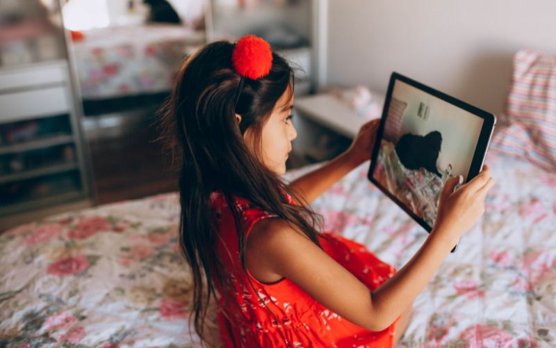 5 Strategies for Setting Digital Media Boundaries and Guidelines for Kids: A Guide for Parents