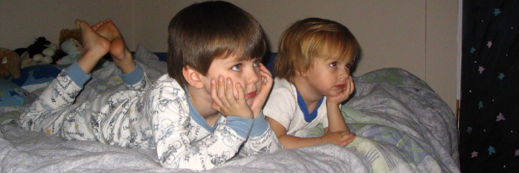 boys-watching-tv